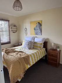 Pet friendly beach cottage in Victoria - Image 5