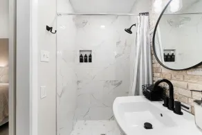 Self Check-in #2 - Full Kitchen - Modern Design - Central - Image 4