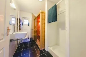 Special overnight stay in a Twente Hooiberg with private sauna and hot tub. - Image 2