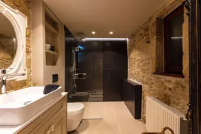 Villa Mantilari Wine Estate 7 Apartments 2 Private Pools 1 Heated Tennis Court Fitness Center - Image 4