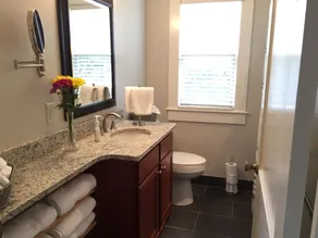 Ideale Innenstadtlage! Schöner neu renovierter Ferienbungalow - Image 5