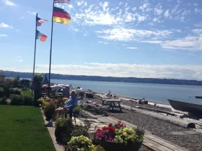 \"The Beach House\". Waterfront home/Puget Sound. Seattle commutable. - Image 5