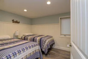 Relax in Raymond's lakefront 2-bedroom vacation home, just steps to Sebago Lake - Image 5