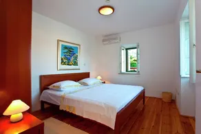 Villa com amplo jardim, piscina privada e vista maravilhosa de Sumartin, Brac - Image 5