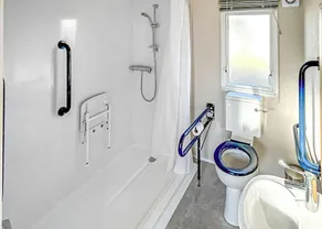 2 bedroom accommodation in Newbridge, Nr Yarmouth - Image 2