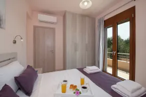 Villa Amelia, modern and tasteful house in Cretan nature - Image 3