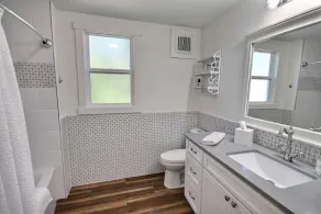 An authentic downtown Roslyn home! Walk everywhere, pets welcome! - Image 5