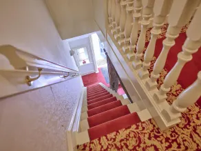 Chic and classic country house with 4 bathrooms - Image 3