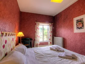 Spacious accommodation with leisure activities and outdoor space - Image 4