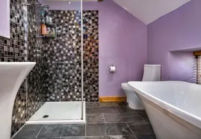 Cozy Cottage in the Heart of Buxton, No Deposit - Image 5
