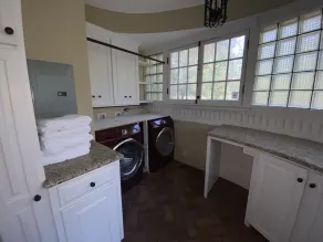 7th Ave Manor, Remodeled 1930’s Manor just minutes from Historic Downtown Laurel - Image 2