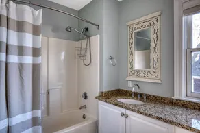 Deluxe Quincy 3BR w/ W/D, nr Red Line, by Blueground - Image 3