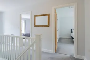 Spacious and lovely 5 bed property <br>Ample and free parking - Image 2
