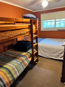 2 Bedroom Cozy Cabin Water Front - Image 4