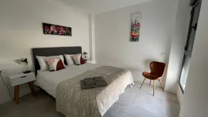 Modern penthouse close to all amenities and beaches - Image 4