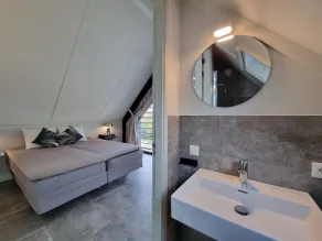 Luxurious detached watervilla with jetty near the lake - Image 3