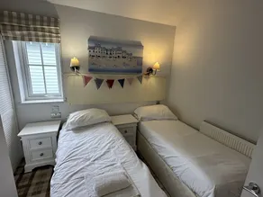 2 Detached Beach Houses - Book as a pair sleeps 8! - Image 5