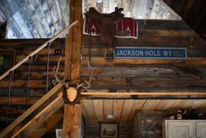 Rustic cabin high in the mountains close to Yellowstone, Tetons and Jackson Hole - Image 2