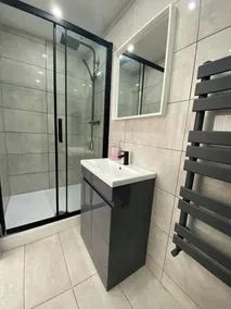 Luton City Retreat - Spacious 3 Bedroom Apartment - Image 2