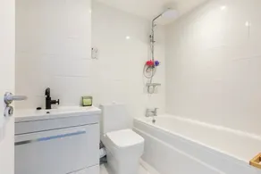 Family King Suites with Free Parking & Garden - Image 5
