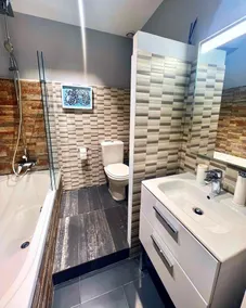 Luxueux appartement, spacieux et moderne dans un superbe emplacement central. - Image 3
