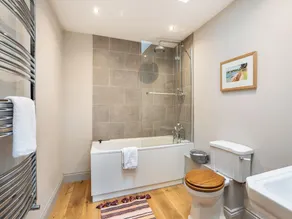 Alojamiento de 4 habitaciones en Midgham - Image 4