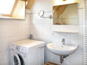 Nice apartment in villa for 6 guests with TV, terrace and pets allowed - Image 4