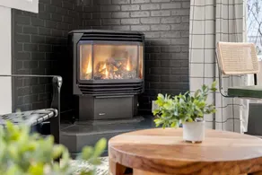 Artist Bluff: Chic 1BR Retreat | King Bed, Fireplace, Private Access - Image 3