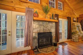 Dog-friendly log cabin with private hot tub & in-room Jacuzzi - Image 4
