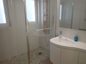Maison moderne,  climatisée, à 5 minutes à pied de la plage, calme. 3 chambres. - Image 3