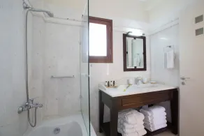 Aeriko-Ammos Beachfront Villa with Stunning View and Private Pool - Image 2