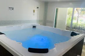 Duplex Penthouse en front de mer avec vue imprenable dans un magnifique complexe - Image 3