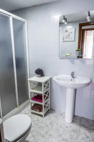 Pool Apartment, WiFi 100 Meter vom Strand entfernt. Neu renoviert Ideale Lage - Image 2