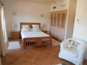 Fabulous views, beautiful apartment and garden, pool, parking, Wifi - Image 5