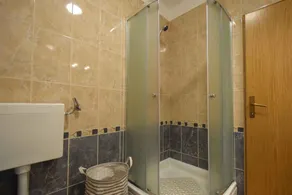 Holiday apartment with balcony and internet access - Image 5