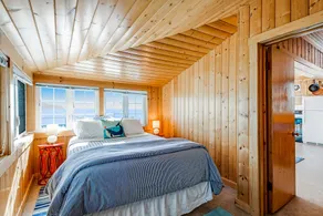 Waterfront Home on Puget Sound w/ Stunning Mount Rainier View, & Deck - Image 5