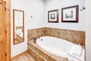 Luxury Mountain Home: Golf, HotTub, Mountains, Lake, and Trillium Club amenities - Image 5