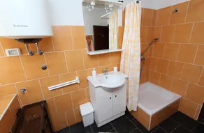 ROSANNA Comfort One-Bedroom Apartment 3 - Image 3