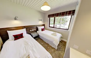 Beautiful 4 star, 2 bedroom chalet with stunning loch and mountain views - Image 4