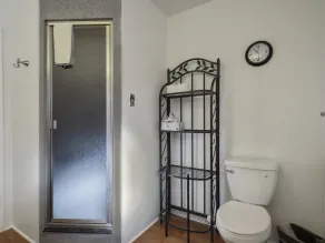 Spacious Cozy Home with private \"HOT TUB\" - Image 4