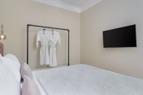 THIRAMENOUS RESIDENCE - ATHENA SUITE with Rooftop Hot Tub - Image 4