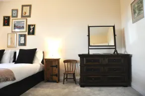 Central Stratford, 3 bedrooms, sleeps 6, easy walk to town, Parking, Self Catering, Great View - Image 5