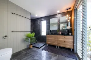 3-bed contemporary designed townhouse with sea views from all rooms - Image 3