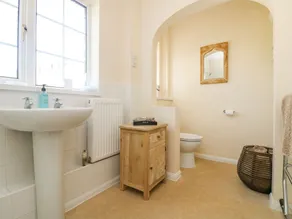 CHARLESWORTH, pet friendly, with a garden in Braunton - Image 4