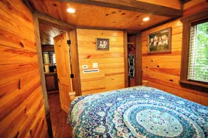The Codex - Parker Creek Bend Cabins - Image 5