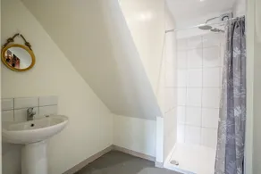 7 beds, perfect for contractors or large groups, free wi-fi - Image 4