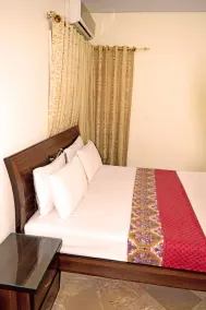 BATH ISLAND GÆSTHUS KARACHI - Image 2