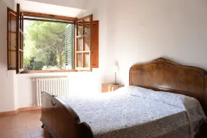 Apartamento en villa rural con parque de árboles seculares a 800 metros del mar. - Image 4