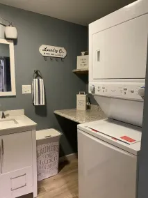 Creekside Retreat, 3 bedroom, Large parking, Picnic area. Across from Trail 14 - Image 2