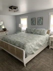 Chicky's Place - Spacious Two Bedroom Condo- 15 min walk to Footbridge Beach - Image 4